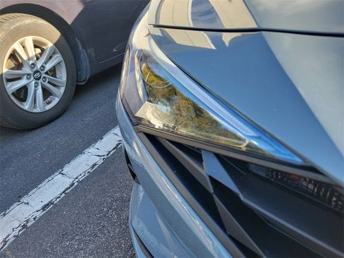 Used 2022 Hyundai Elantra SEL image 12