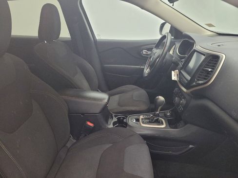 Used 2016 Jeep Cherokee Latitude w/ Cold Weather Group image 21