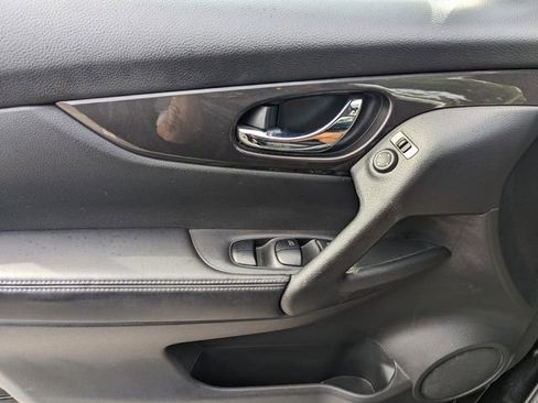 Used 2019 Nissan Rogue SV image 31