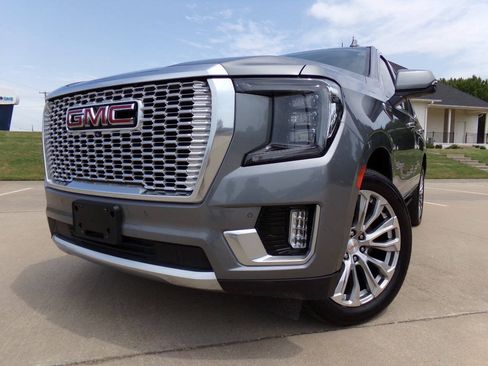 Used 2022 GMC Yukon Denali w/ Denali Premium Package AWD/4WD image 6
