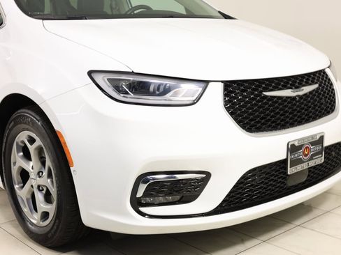 Used 2022 Chrysler Pacifica Limited image 37