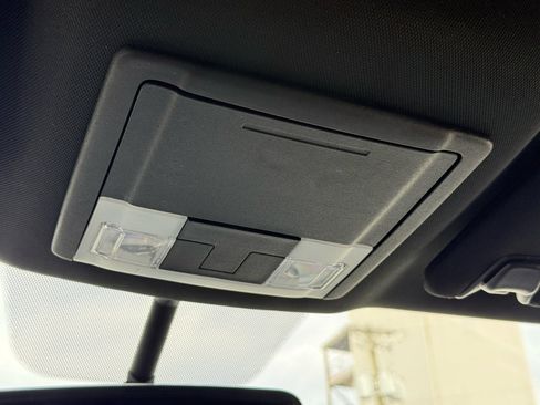 Used 2017 Ford Explorer XLT w/ Equipment Group 202A image 19