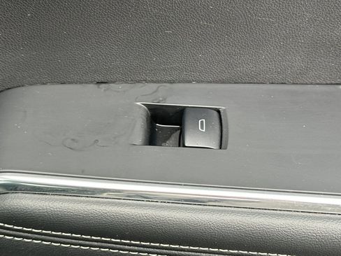 Used 2025 GMC Acadia Elevation image 23