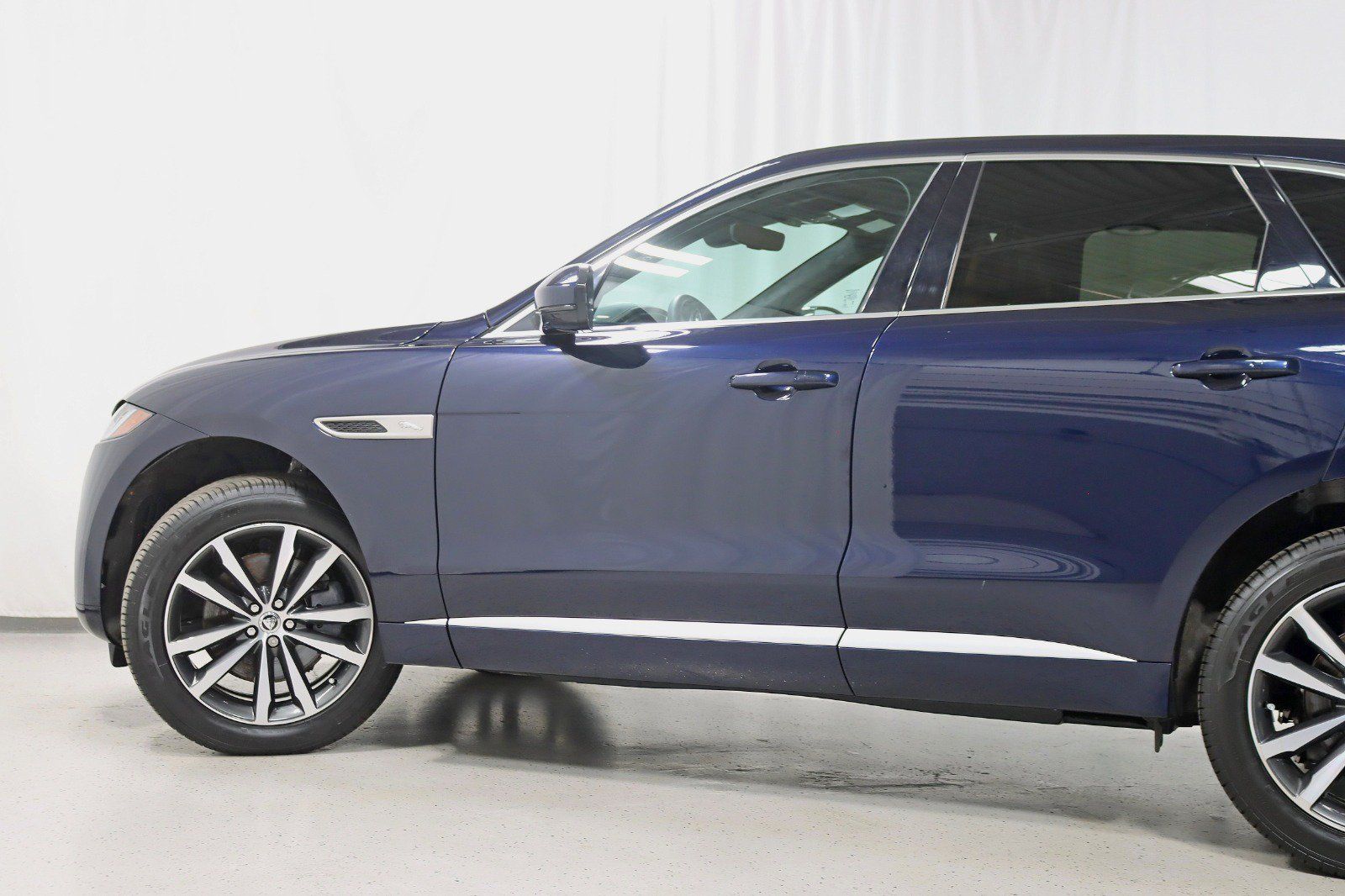 Used 2025 Jaguar F-PACE R-Dynamic S AWD/4WD image 12