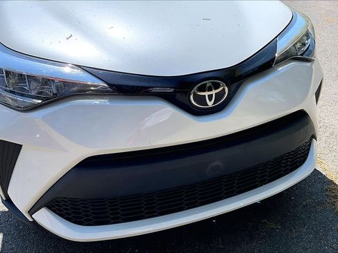 Used 2020 Toyota C-HR LE image 27