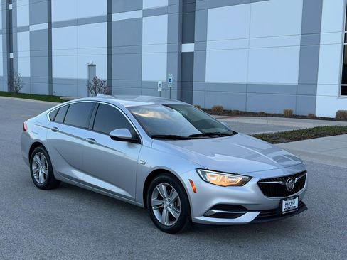 Used 2018 Buick Regal Preferred image 3