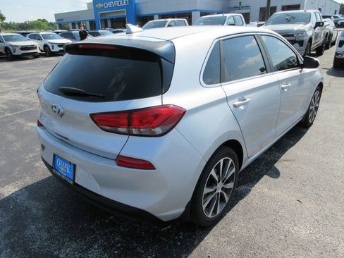 Used 2018 Hyundai Elantra GT FWD image 5