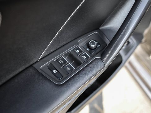 Used 2022 Volkswagen Tiguan SE AWD/4WD image 9
