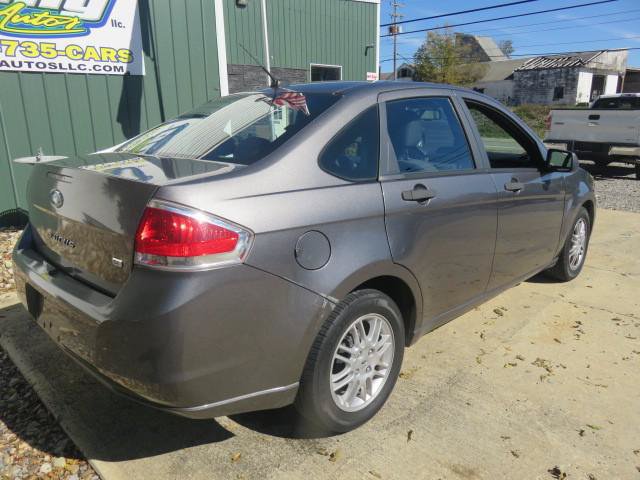Used 2010 Ford Focus SE FWD image 7
