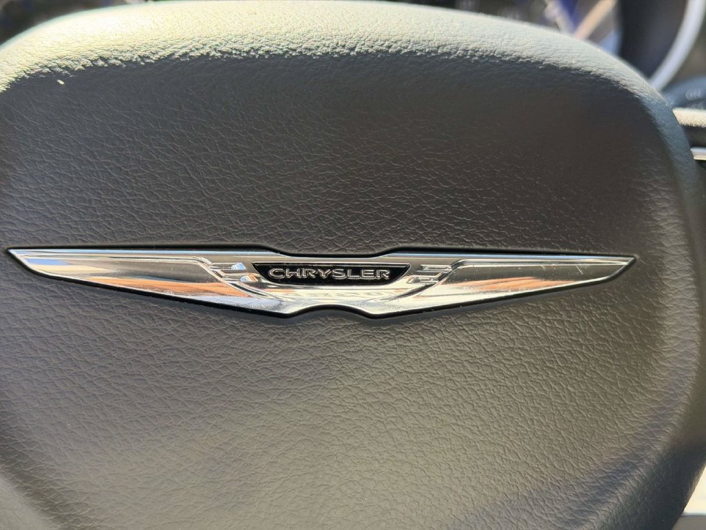 Used 2024 Chrysler Pacifica Touring-L AWD/4WD image 29