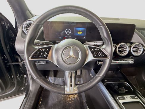 Used 2025 Mercedes-Benz GLA 250 image 13