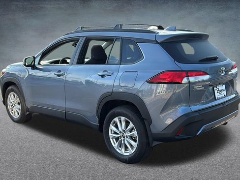 Used 2022 Toyota Corolla Cross LE AWD/4WD image 4
