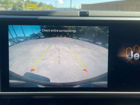 Used 2025 Jeep Wrangler Sahara image 17