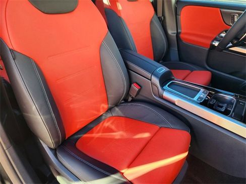 New 2025 Mercedes-Benz GLB 35 AMG 4MATIC image 13