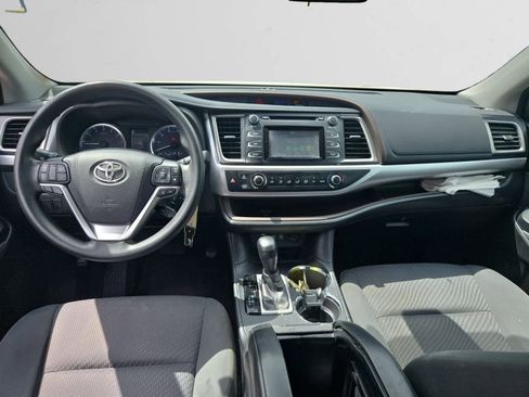 Used 2017 Toyota Highlander LE FWD image 10
