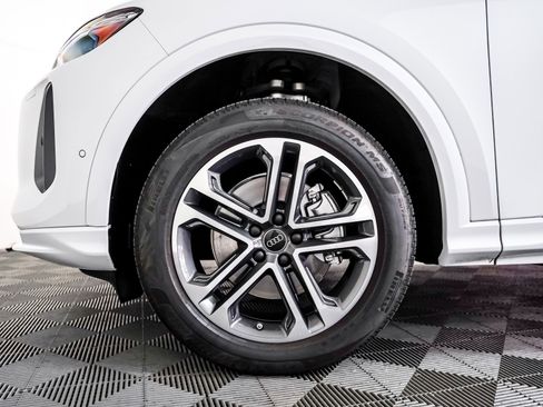 Used 2025 Audi Q5 Premium Plus w/ Premium Plus image 6