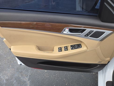 Used 2015 Hyundai Genesis 3.8 w/ Option Group 03 image 10