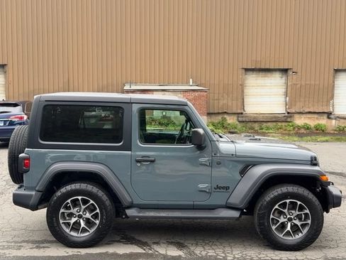 Used 2024 Jeep Wrangler Sport AWD/4WD image 4