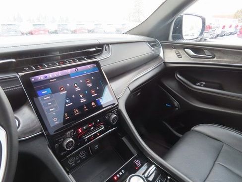 Used 2024 Jeep Grand Cherokee Overland w/ Luxury Tech Group IV image 41