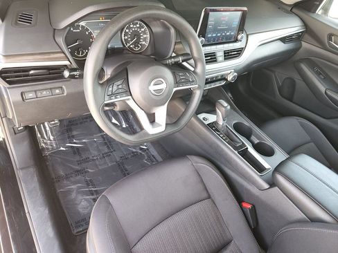 Used 2025 Nissan Altima 2.5 SV FWD image 12