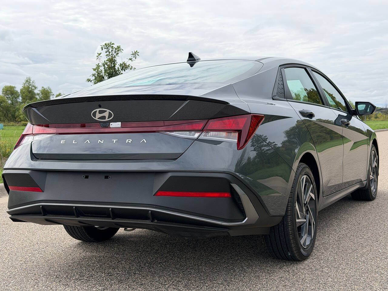 Used 2025 Hyundai Elantra Sport FWD image 6