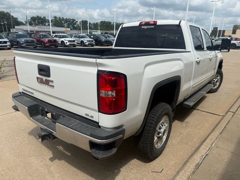 Used 2017 GMC Sierra 2500 SLE w/ HD SLE Preferred Plus Package AWD/4WD image 10
