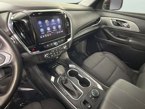 Used 2022 Chevrolet Traverse LT FWD image 19