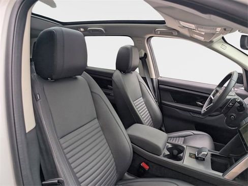 Used 2024 Land Rover Discovery Sport S image 9