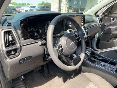 Used 2022 Kia Sorento LX FWD image 28