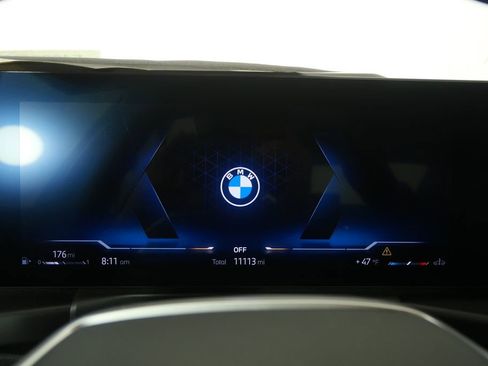 Used 2025 BMW 330i Sedan w/ Premium Package image 19