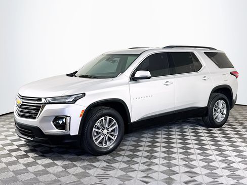 Used 2022 Chevrolet Traverse LT FWD image 4