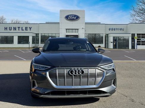 Used 2019 Audi e-tron Prestige w/ Prestige Package image 3