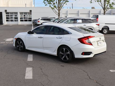 Used 2018 Honda Civic Touring image 8