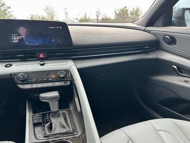 Used 2025 Hyundai Elantra Limited FWD image 13