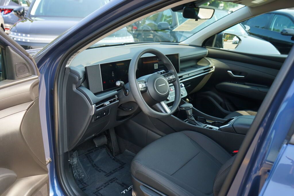 Certified 2025 Hyundai Tucson SE FWD image 22