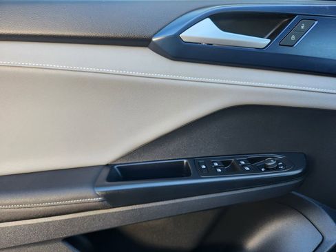 Certified 2024 Volkswagen Taos SE image 6