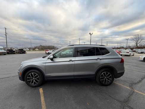 Used 2021 Volkswagen Tiguan SE image 6