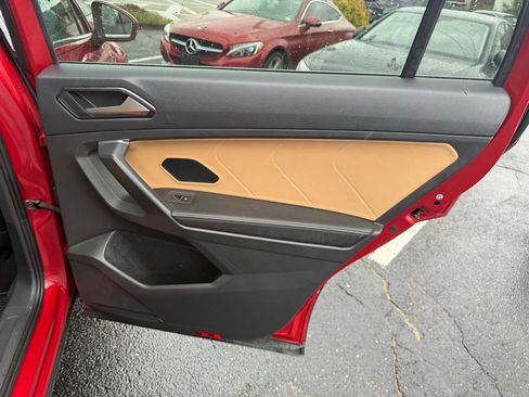 Used 2022 Volkswagen Tiguan SE image 32