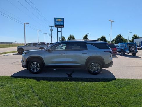 Used 2026 Chevrolet Traverse LT AWD/4WD image 12