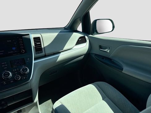 Used 2019 Toyota Sienna LE FWD image 26