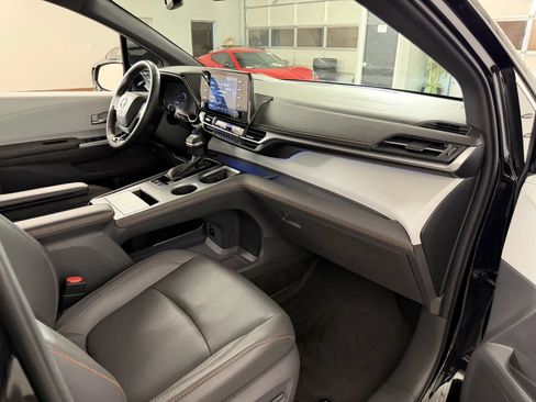 Used 2021 Toyota Sienna XSE AWD/4WD image 37