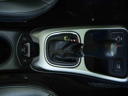 Used 2020 Jeep Compass Latitude FWD image 27