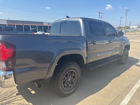 Used 2018 Toyota Tacoma SR5 image 5