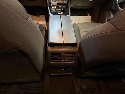 Certified 2025 Nissan Rogue SV image 27