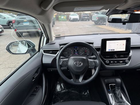 Used 2025 Toyota Corolla LE image 32