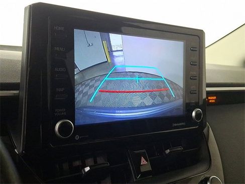 Used 2022 Toyota Corolla LE image 4