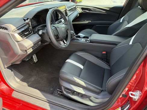 Used 2026 Toyota Camry SE w/ Convenience Package FWD image 9