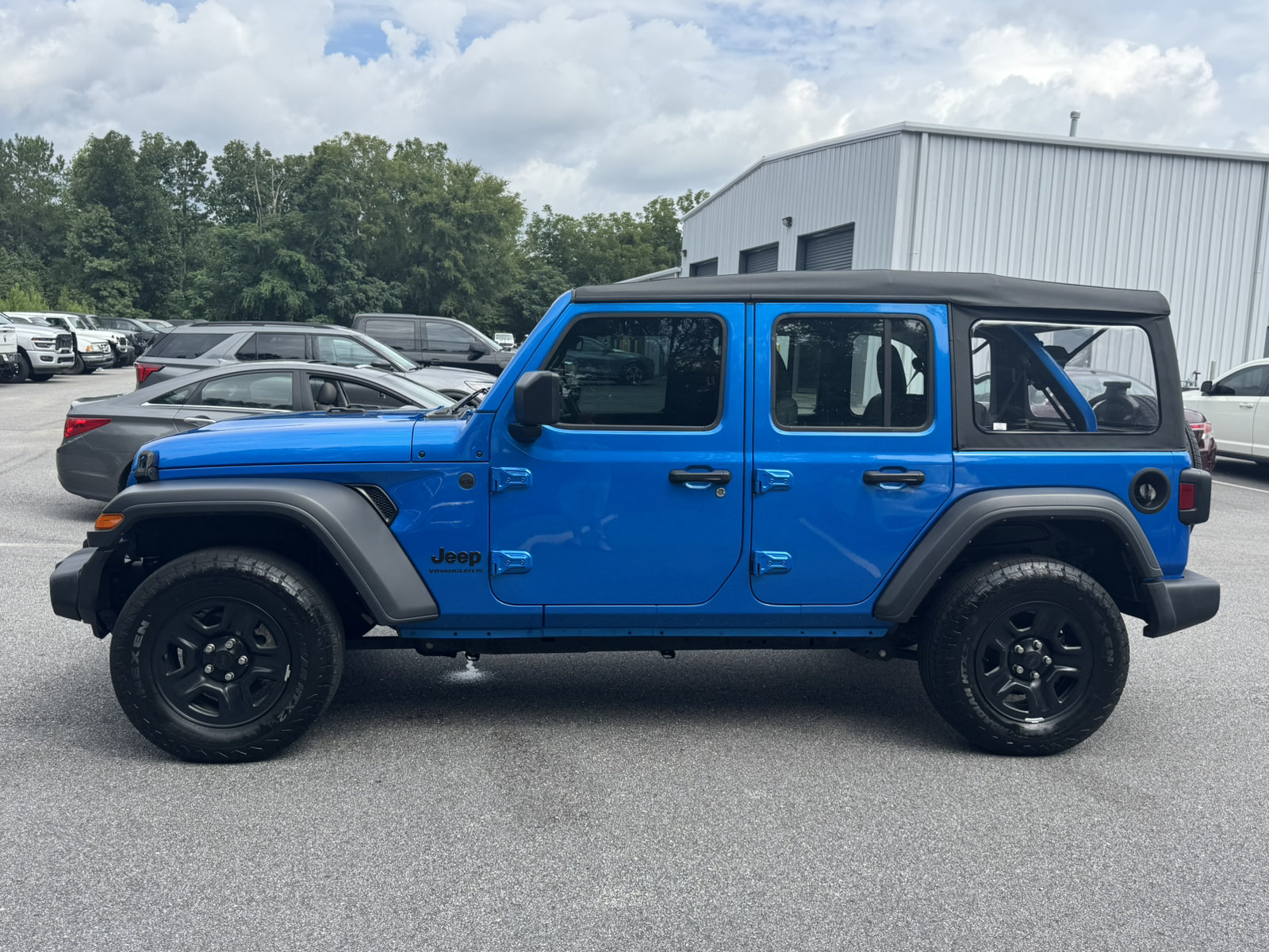 Used 2025 Jeep Wrangler Unlimited Sport AWD/4WD image 8