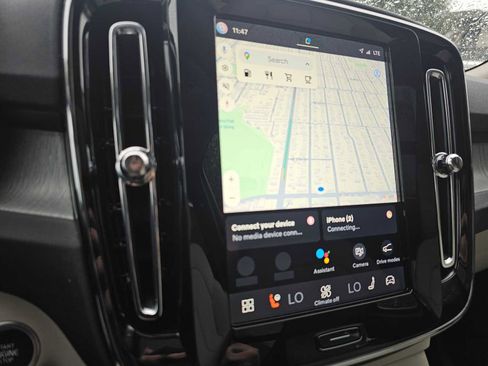 Used 2025 Volvo XC40 B5 Plus w/ Protection Package Premier image 30