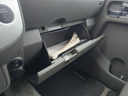 Used 2012 Nissan Frontier SV image 39